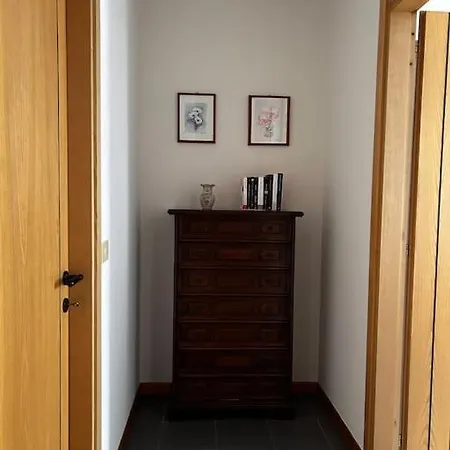 Lägenhet Near Town Centre And - Le Colombe