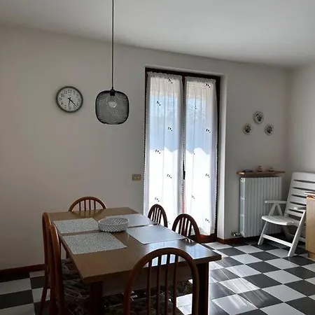 Near Town Centre And - Le Colombe باردولينو