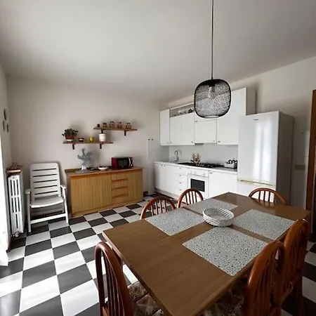 Near Town Centre And - Le Colombe Apartment