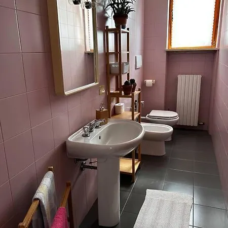 Near Town Centre And - Le Colombe